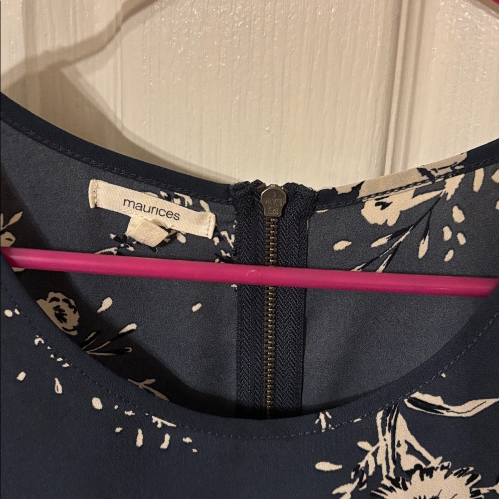 Lot of Maurice’s work wear tops all M except black top is small - Picture 6 of 10